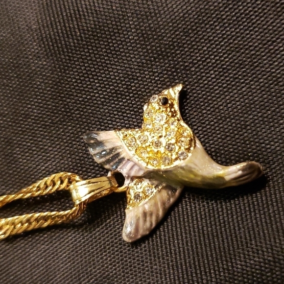 Hummingbird on a twisted curb chain necklace - Picture 4 of 4